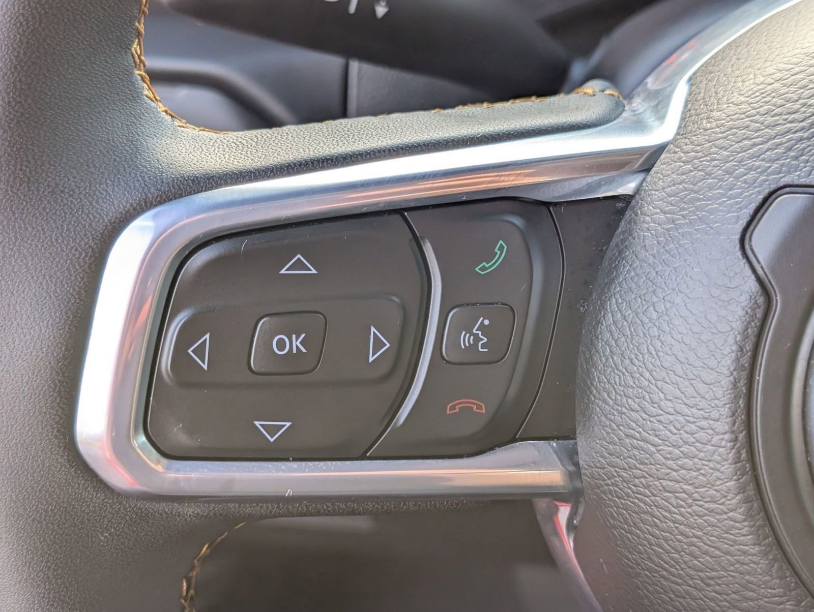 Used 2024 Jeep Wrangler Sahara image 18