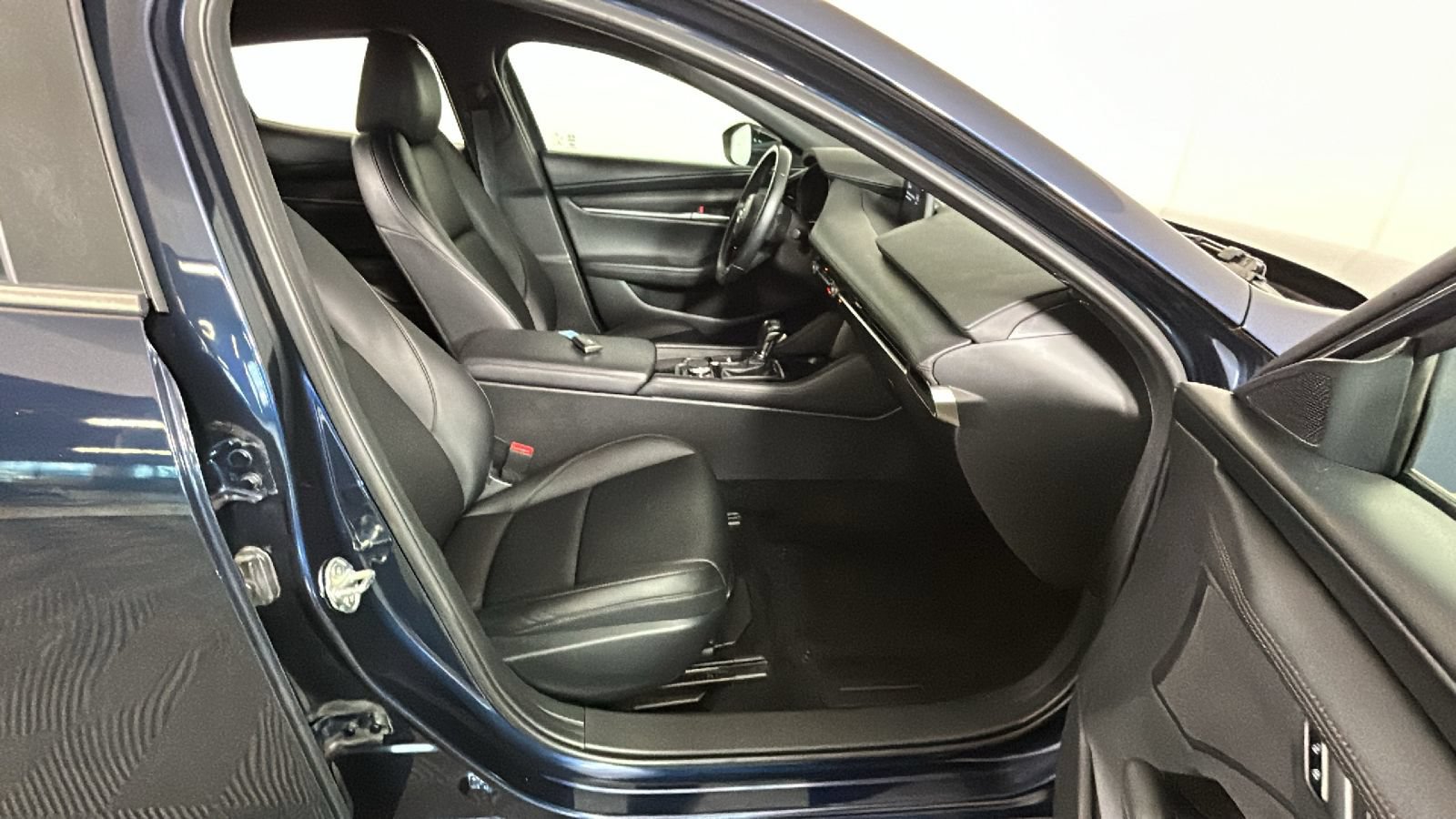 Used 2024 MAZDA MAZDA3 s FWD image 35