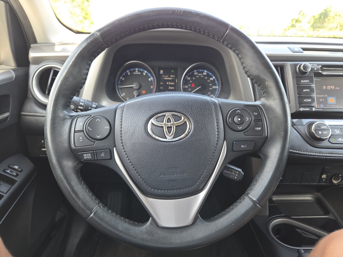 Used 2018 Toyota RAV4 XLE w/ Plus Extra Value Package FWD image 24