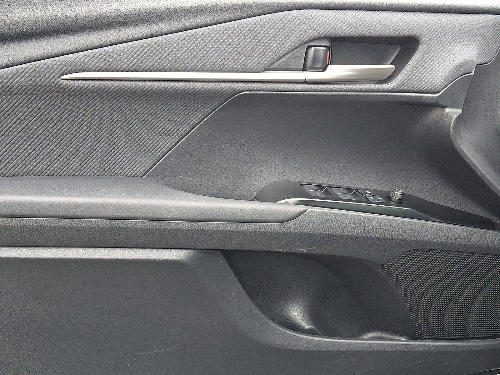 Used 2025 Toyota Camry SE image 13