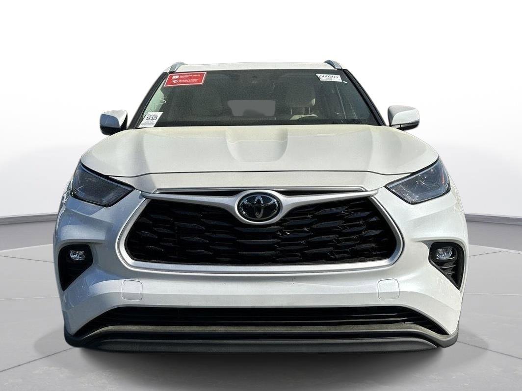 Used 2024 Toyota Highlander XLE video 3