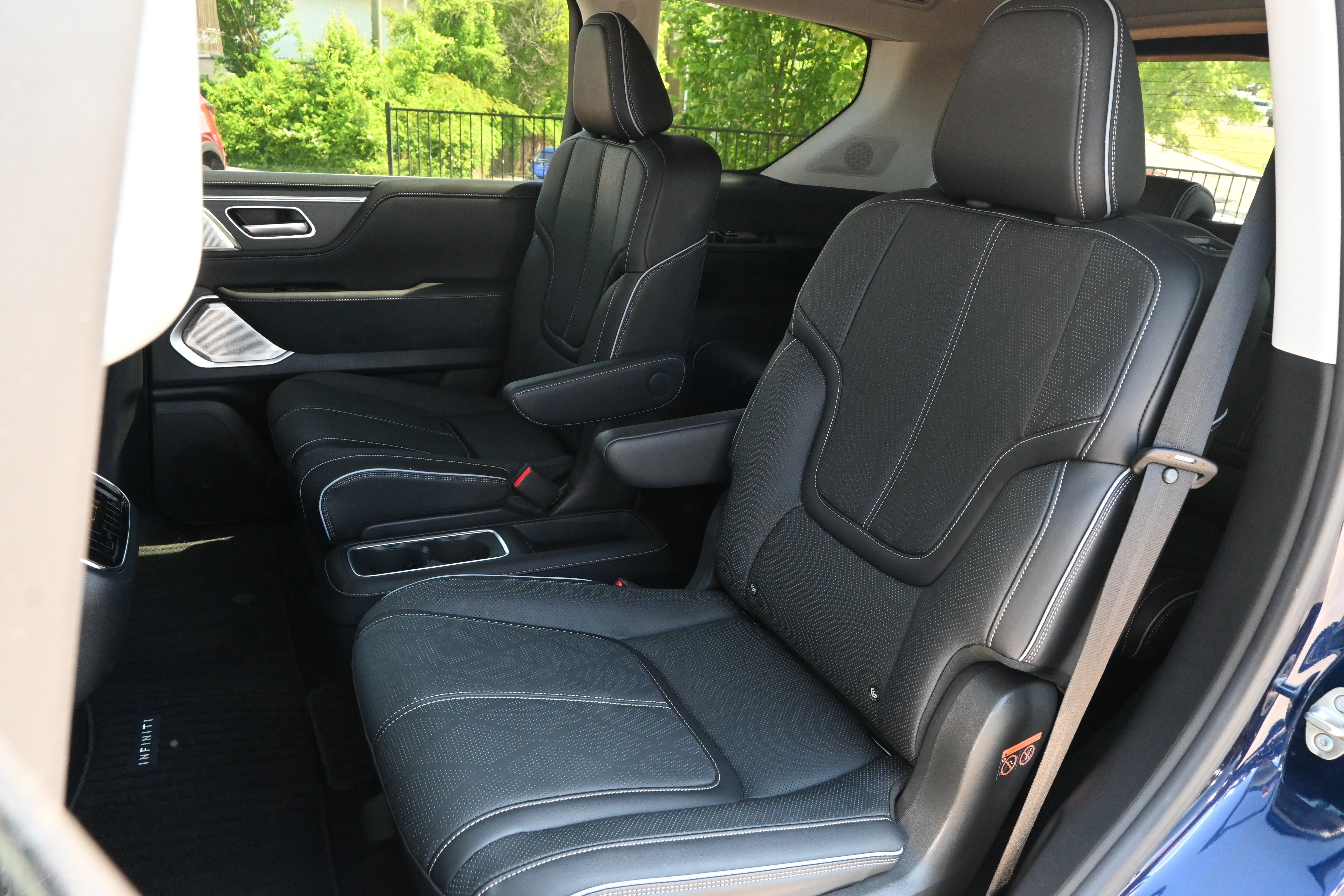 Used 2025 INFINITI QX80 Sensory AWD/4WD image 31
