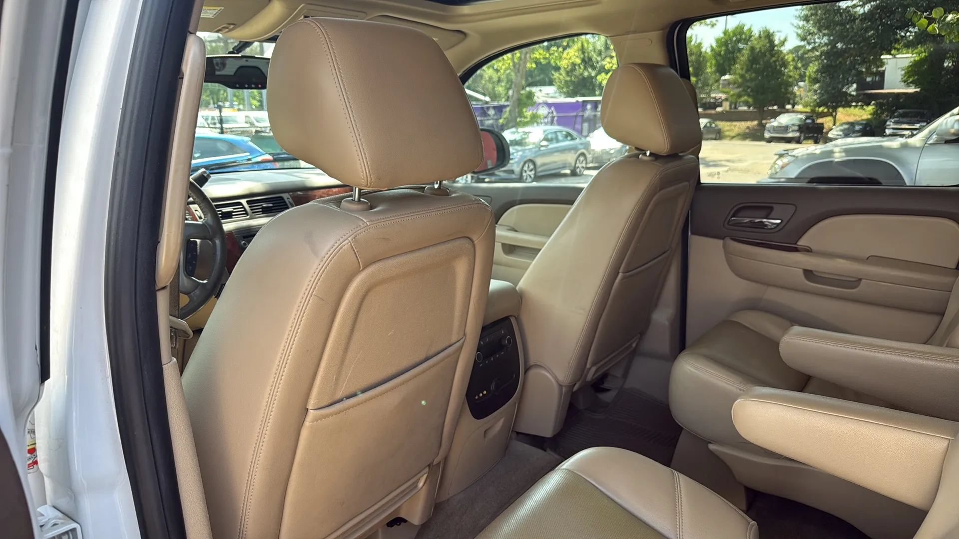 Used 2014 Chevrolet Suburban LTZ AWD/4WD image 17
