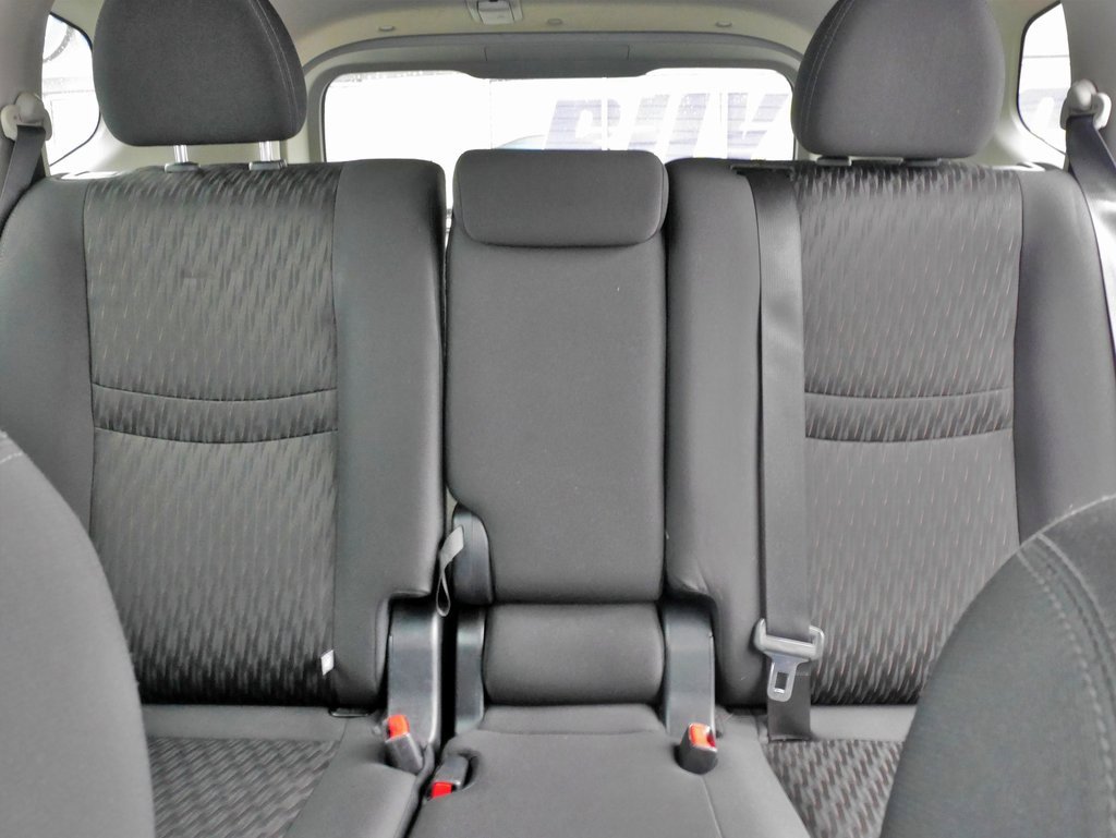 Used 2020 Nissan Rogue SV image 32