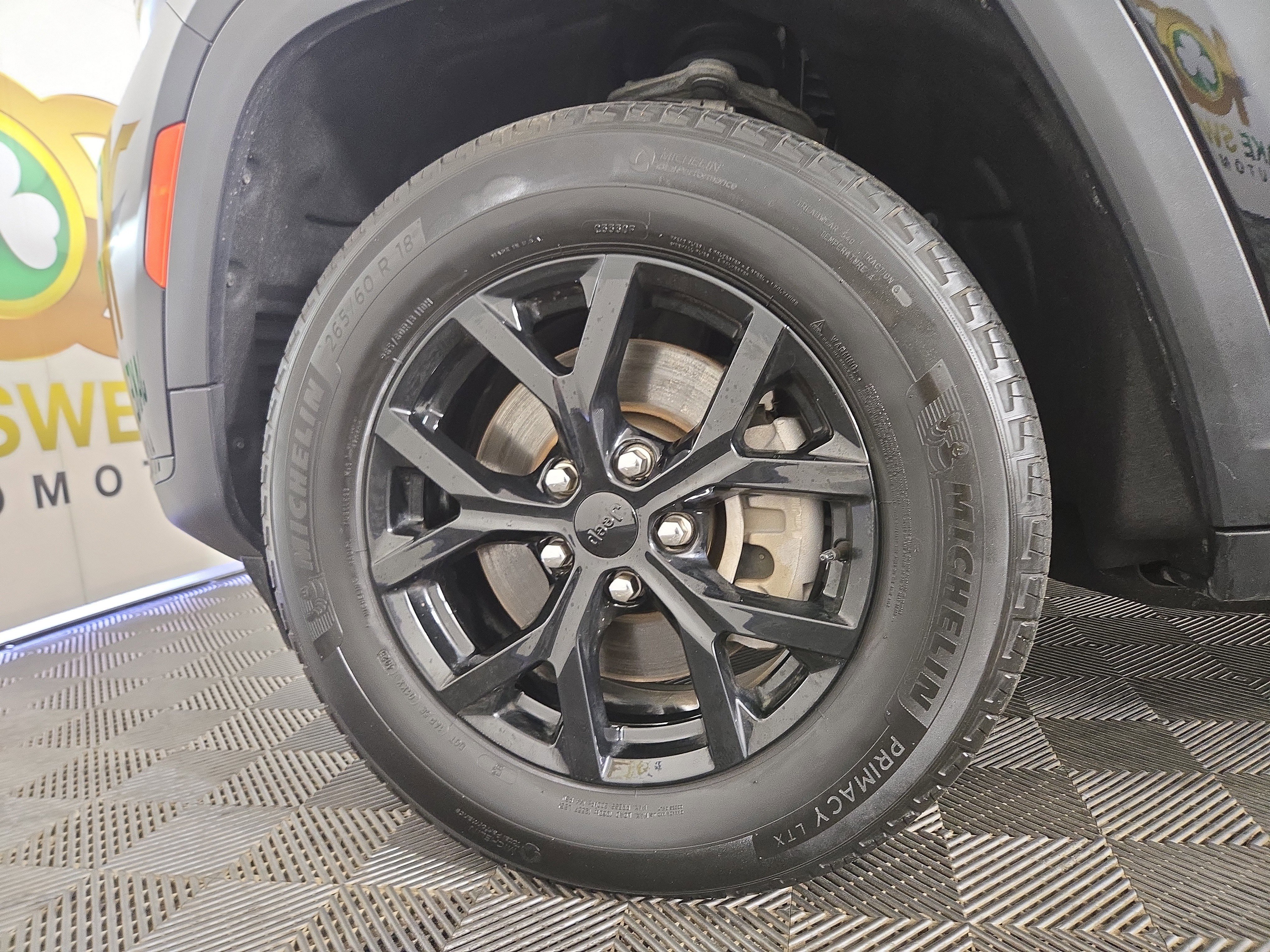 Used 2024 Jeep Grand Cherokee L Laredo image 34