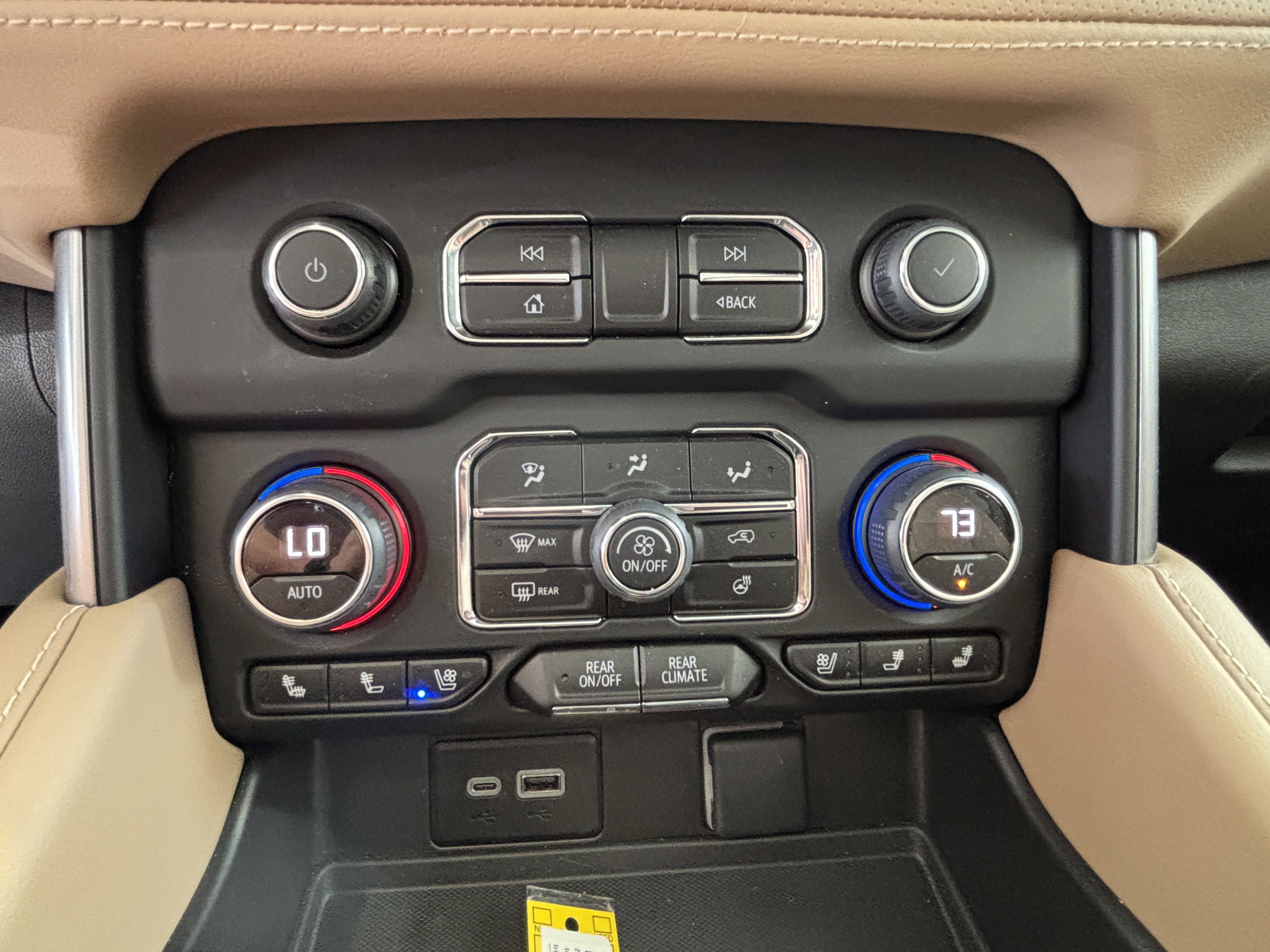 Used 2023 Chevrolet Suburban Premier w/ Advanced Technology Package image 14