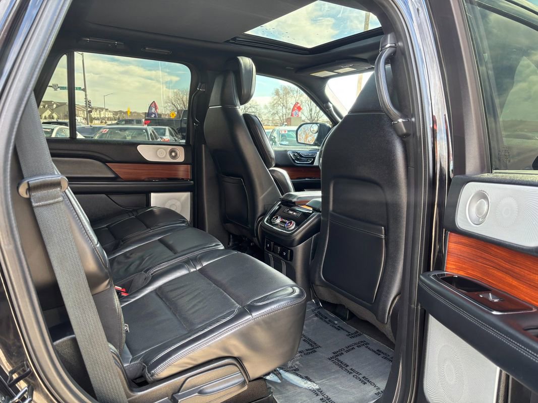 Used 2019 Lincoln Navigator Reserve image 12