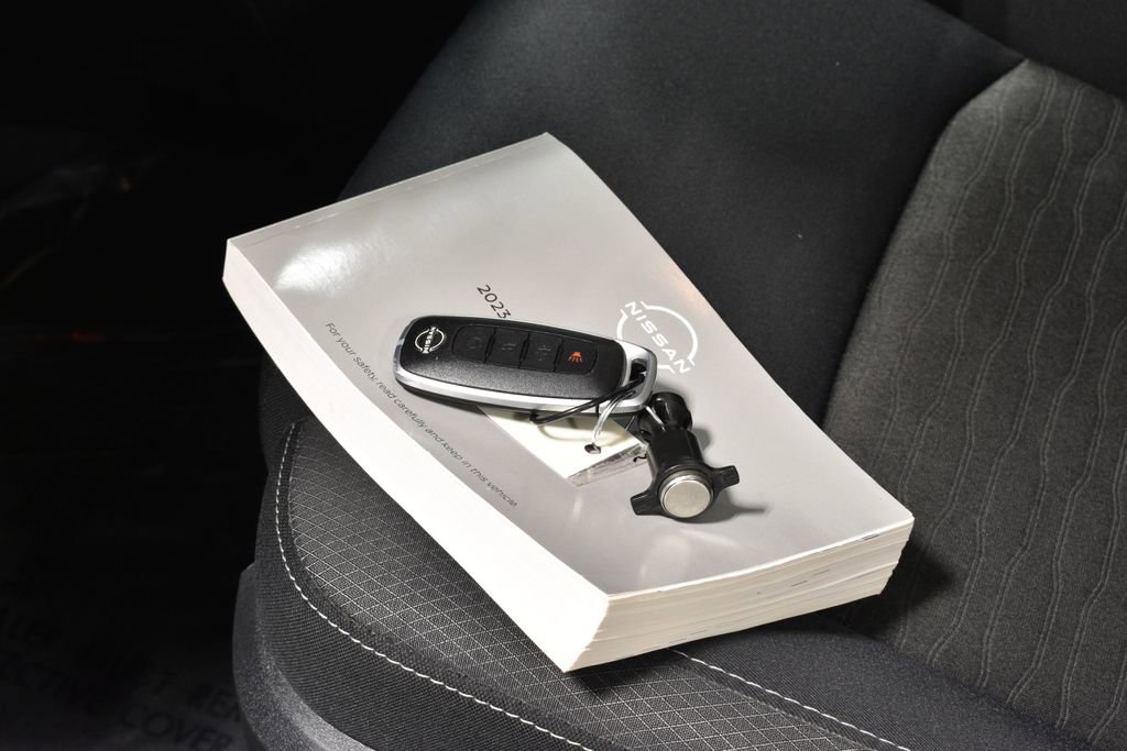 Used 2023 Nissan Pathfinder SV image 38