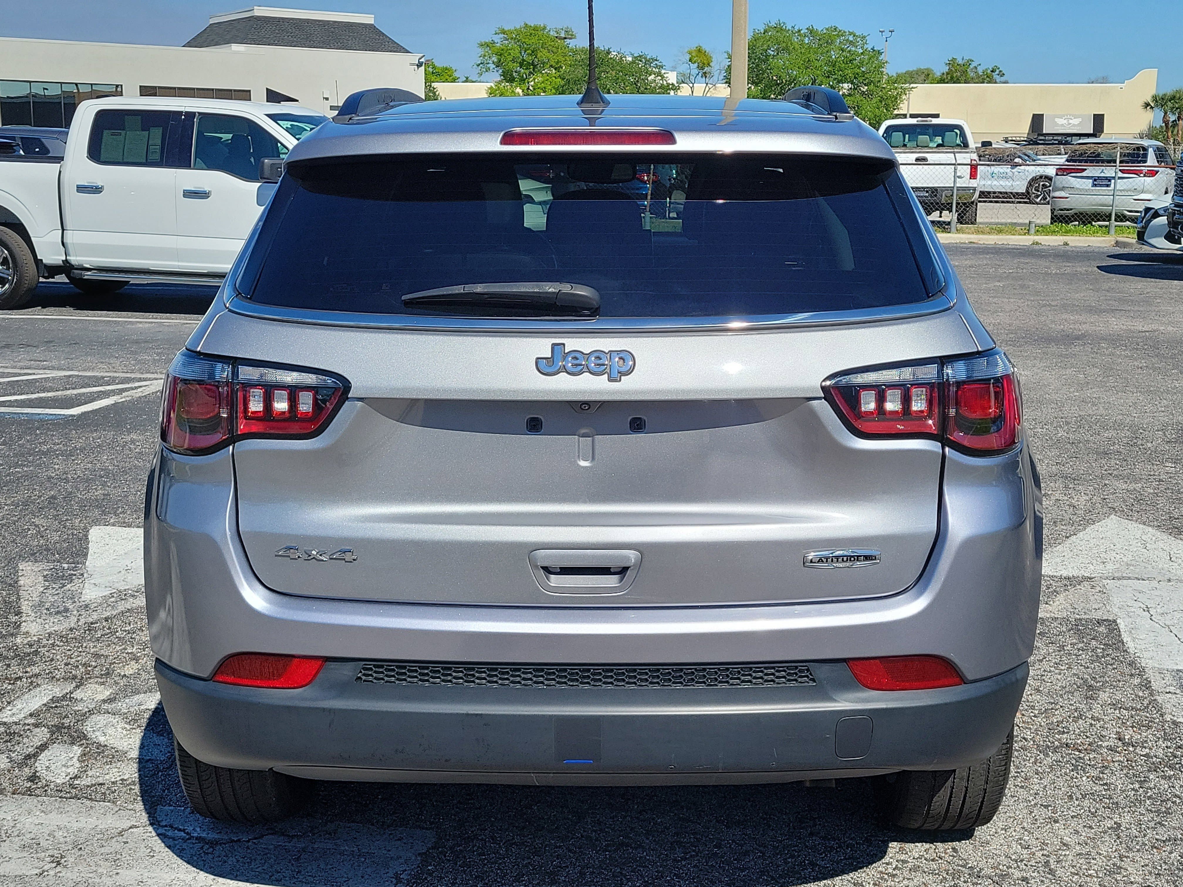 Used 2022 Jeep Compass Latitude w/ Sun and Sound Group AWD/4WD image 5