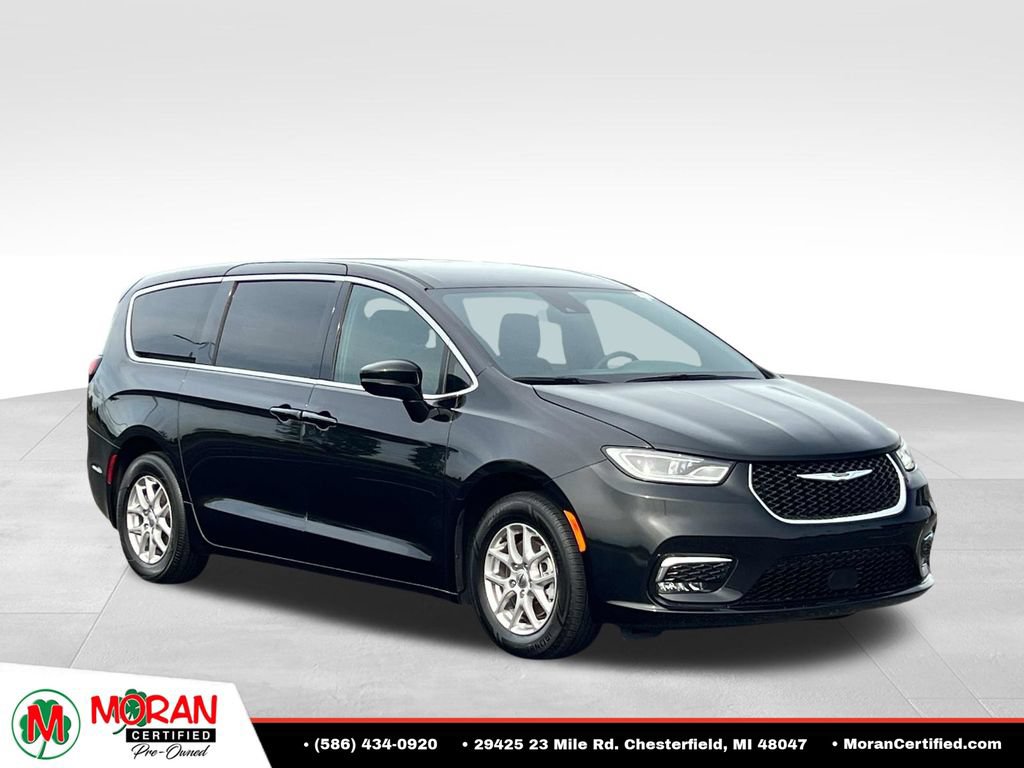 Used 2025 Chrysler Pacifica Select FWD image 7