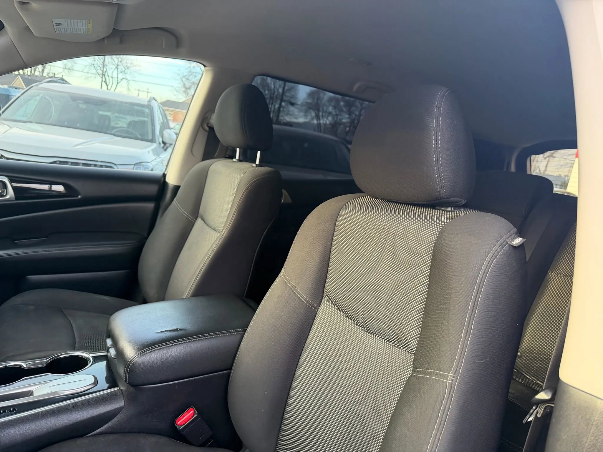 Used 2020 Nissan Pathfinder S image 12