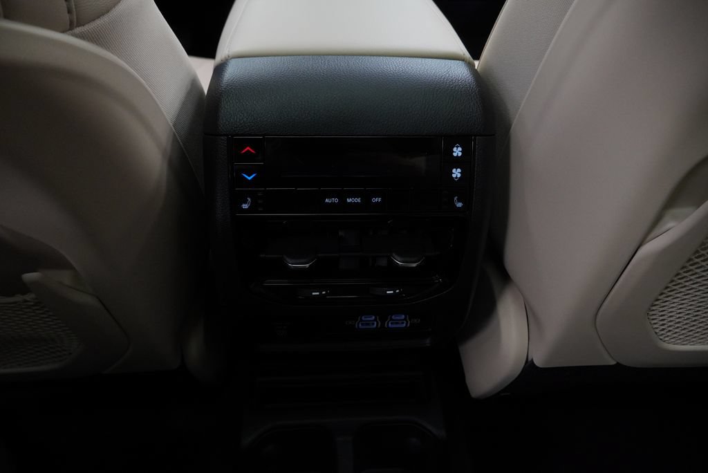 Certified 2025 Jeep Grand Cherokee L Limited w/ Luxury Tech Group II AWD/4WD image 33
