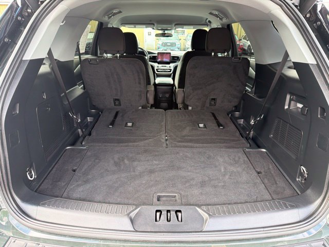 Used 2023 Ford Explorer XLT AWD/4WD image 45