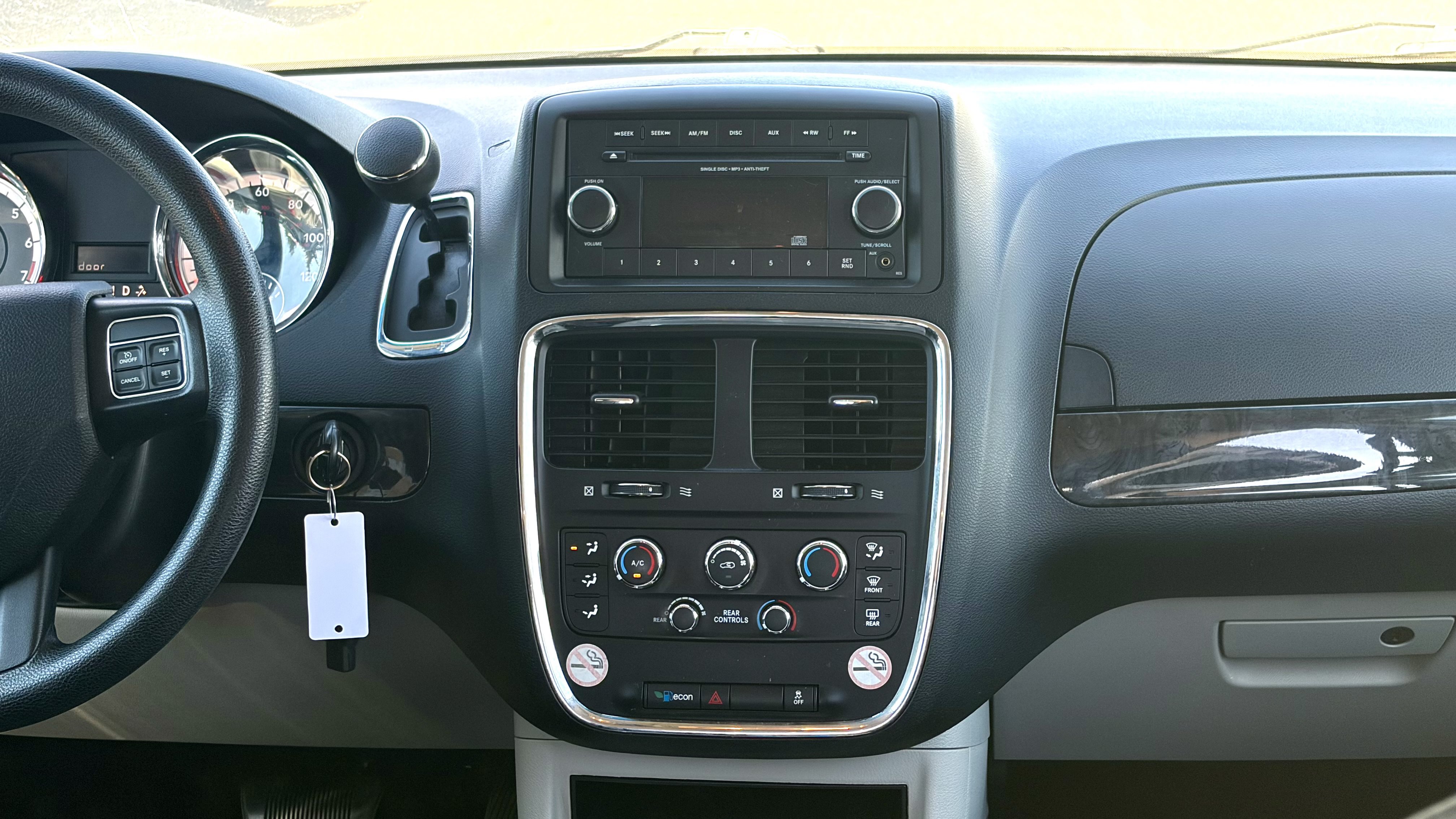 Used 2015 Dodge Grand Caravan SXT FWD image 13