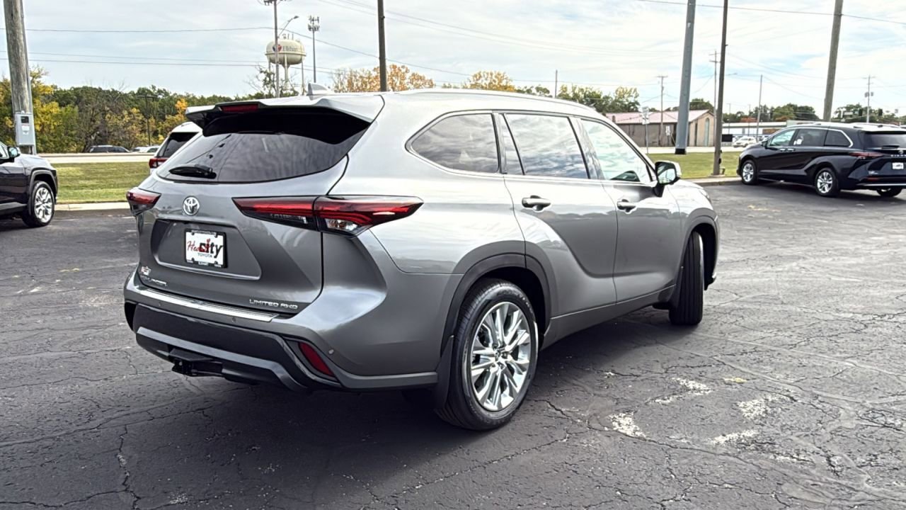 New 2026 Toyota Highlander Limited image 9