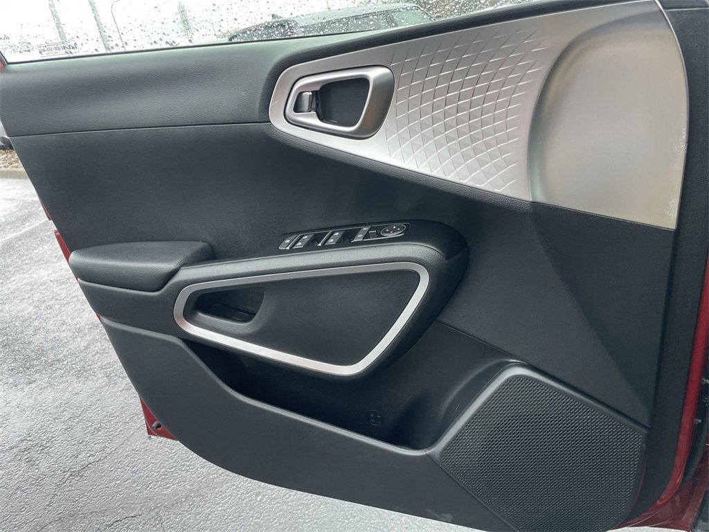 Certified 2023 Kia Soul LX image 18