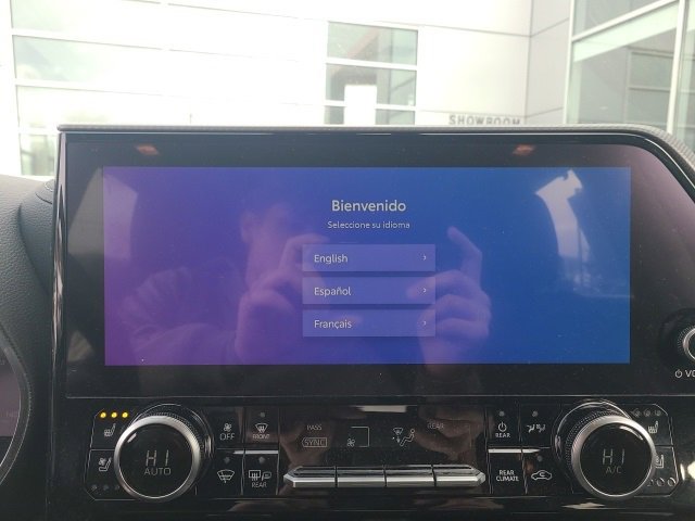 Used 2023 Toyota Highlander Platinum image 28