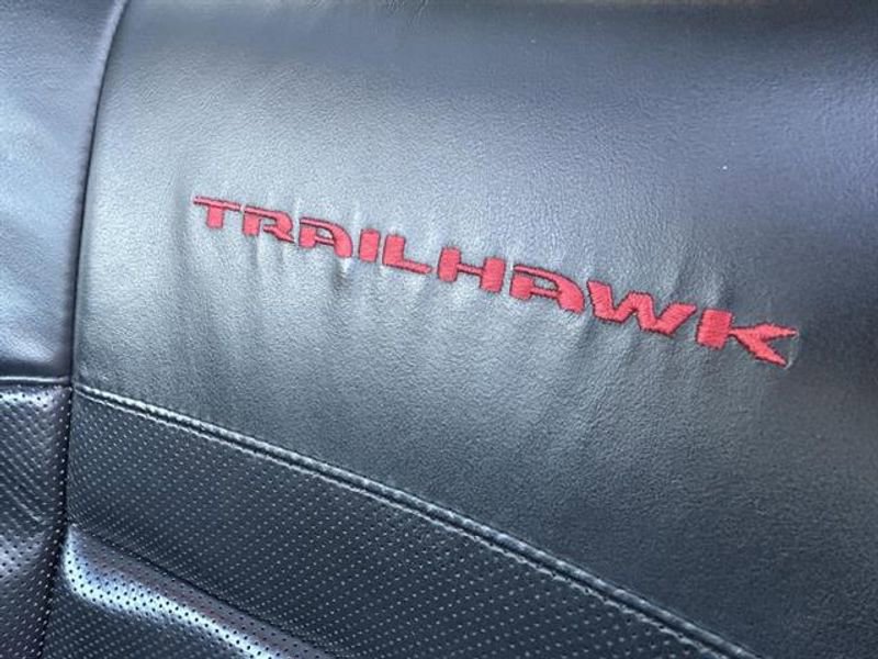 Used 2017 Jeep Grand Cherokee Trailhawk w/ Trailhawk Luxury Group AWD/4WD image 25