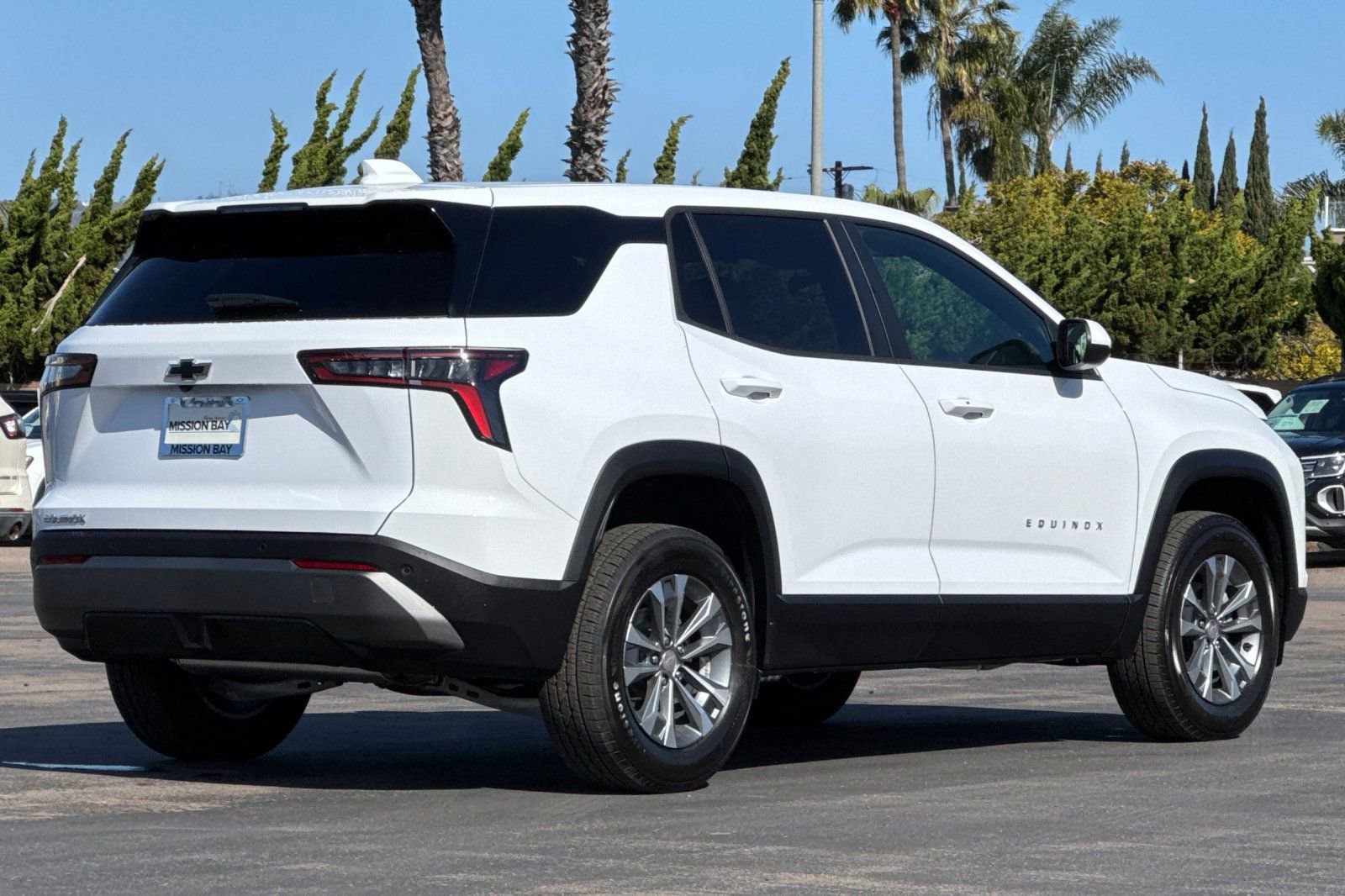 New 2025 Chevrolet Equinox LT image 4