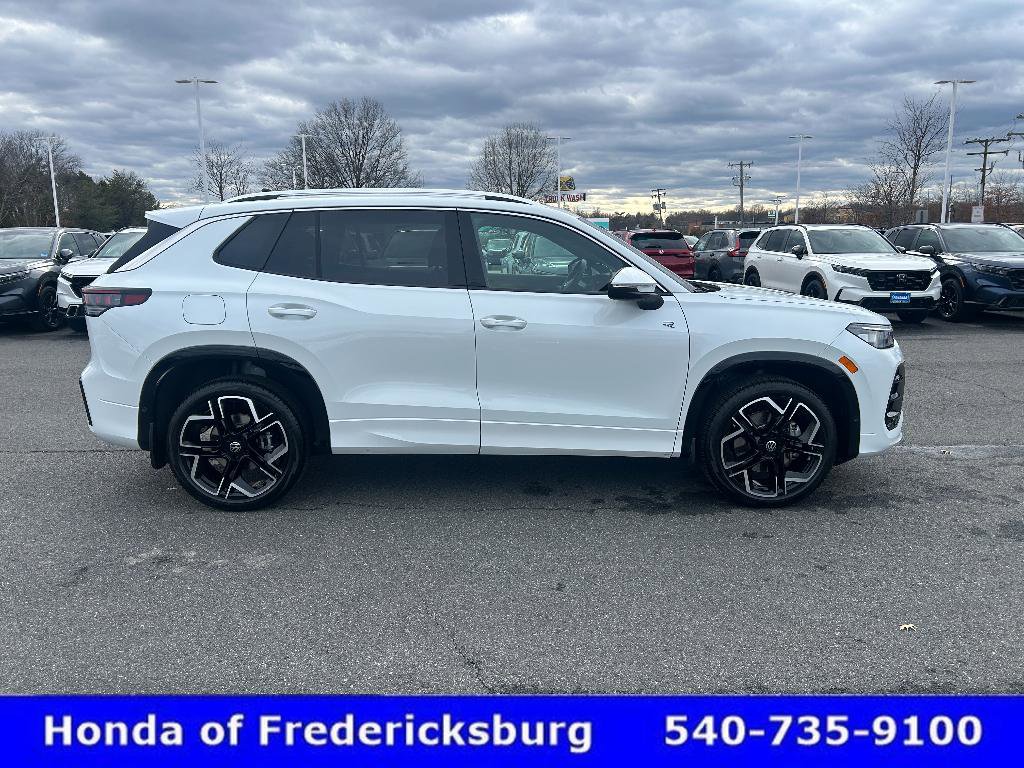 Used 2026 Volkswagen Tiguan SEL R-Line image 7