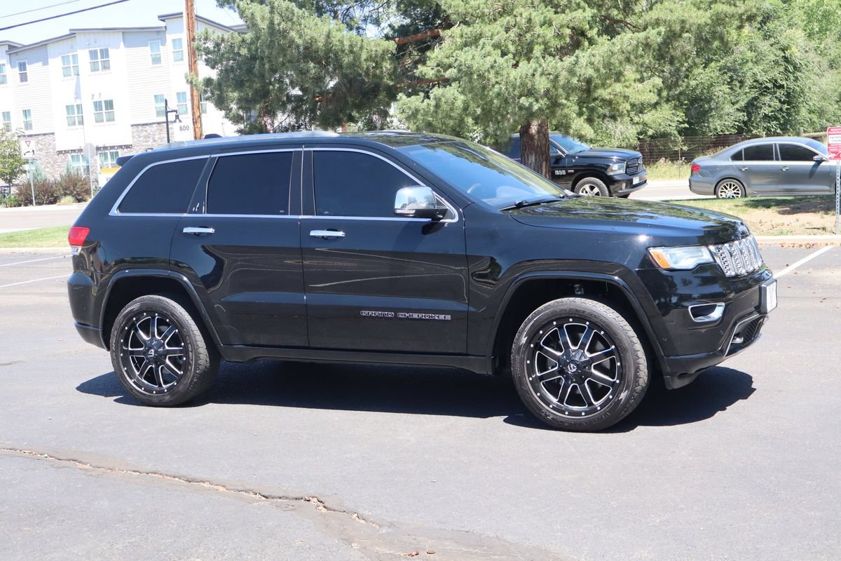 Used 2018 Jeep Grand Cherokee Overland AWD/4WD image 2