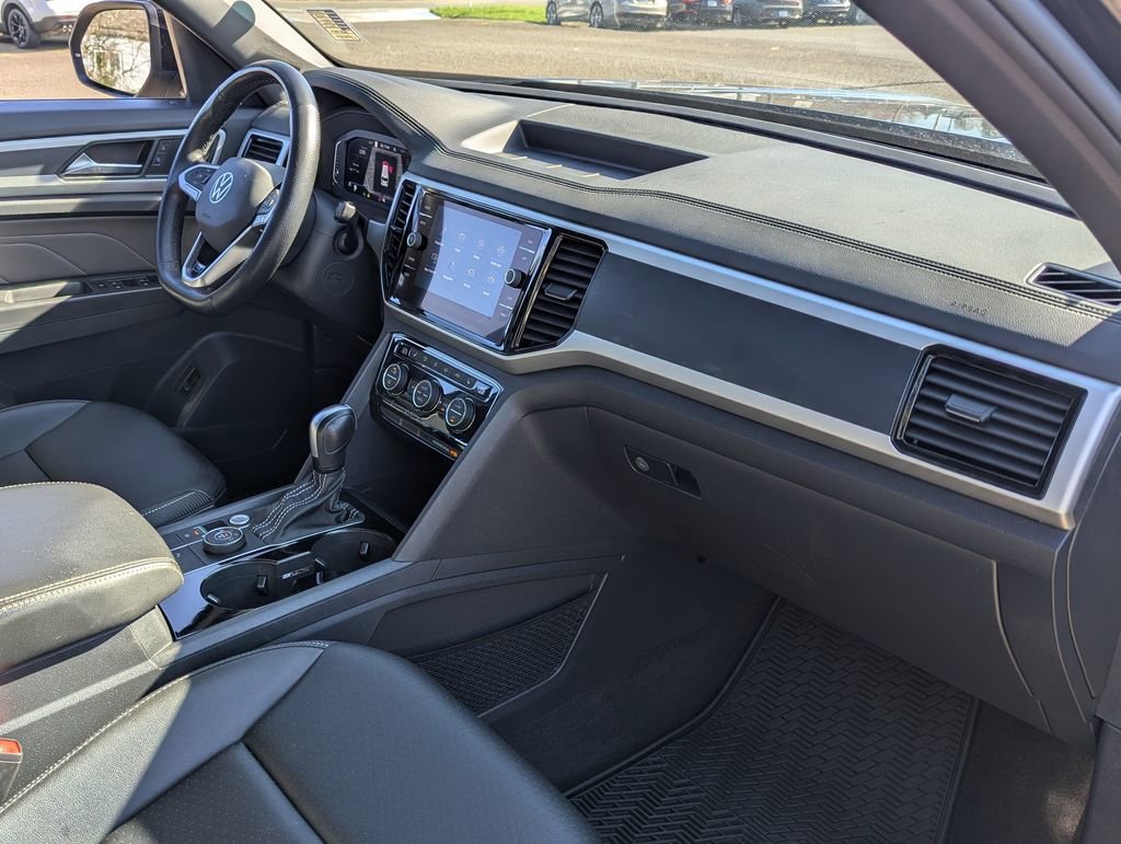 Certified 2022 Volkswagen Atlas Cross Sport SEL R-Line image 35