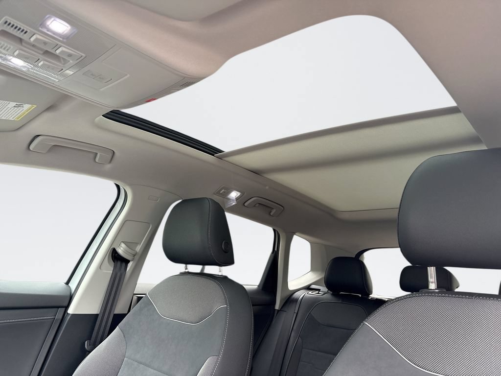 New 2026 Volkswagen Taos SE AWD/4WD image 16