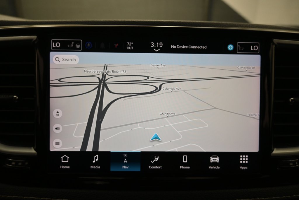 Used 2025 Chrysler Pacifica Limited FWD image 15