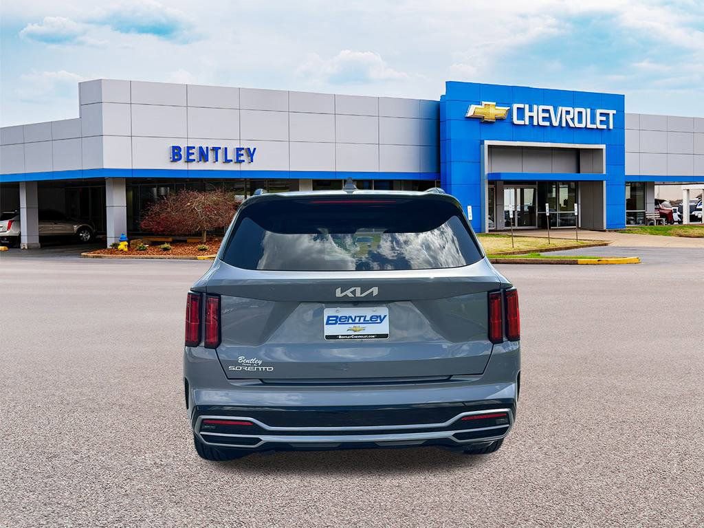 Used 2023 Kia Sorento SX image 4