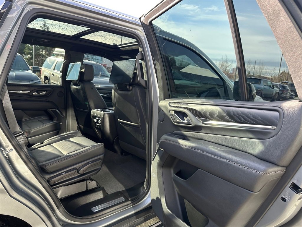Used 2023 GMC Yukon Denali w/ Denali Reserve Package image 13
