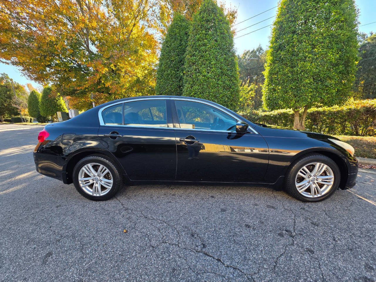 Used 2010 INFINITI G37 x Sedan w/ Premium Pkg image 6