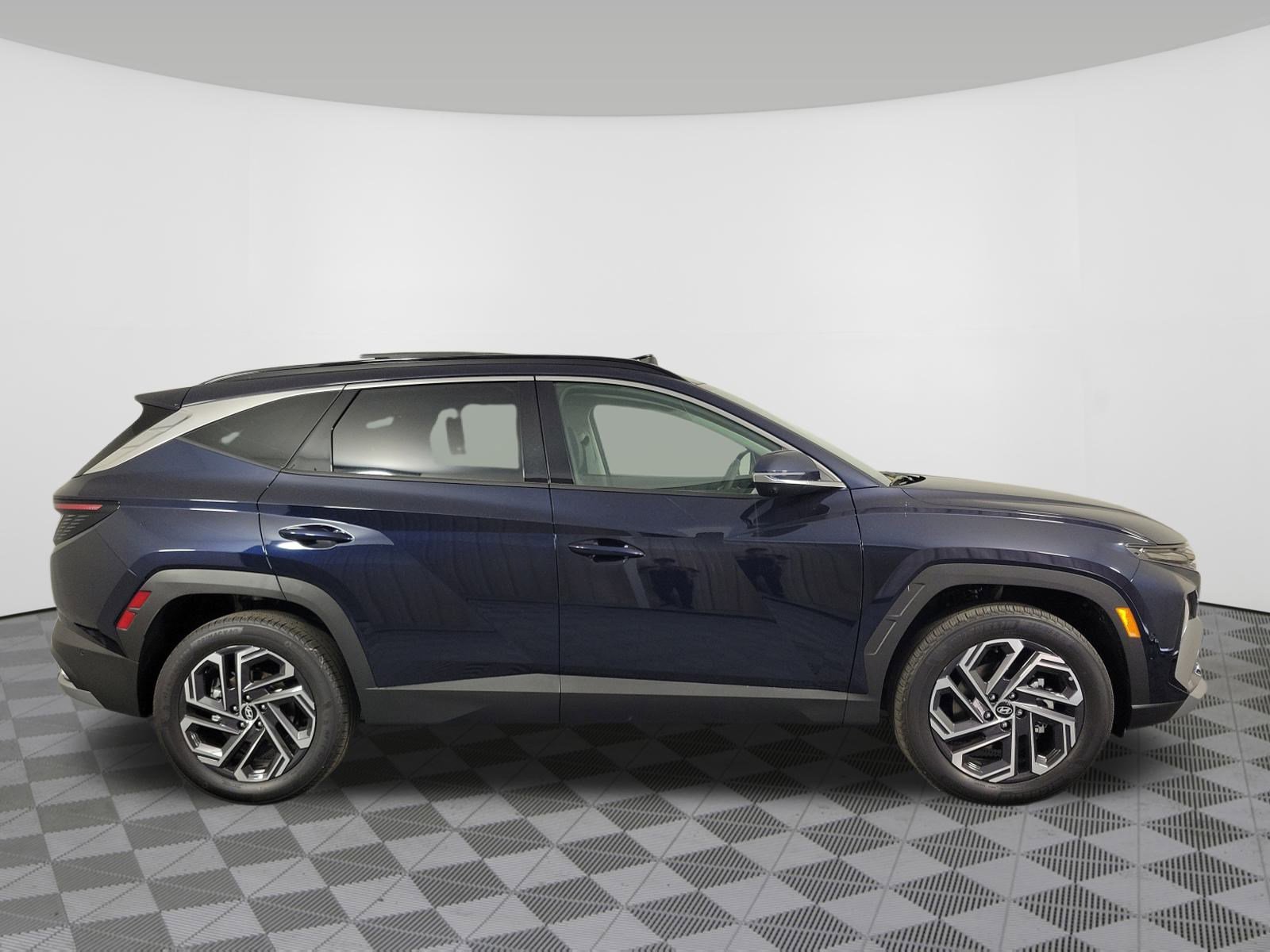 New 2025 Hyundai Tucson Limited w/ Tow & Go Package image 2