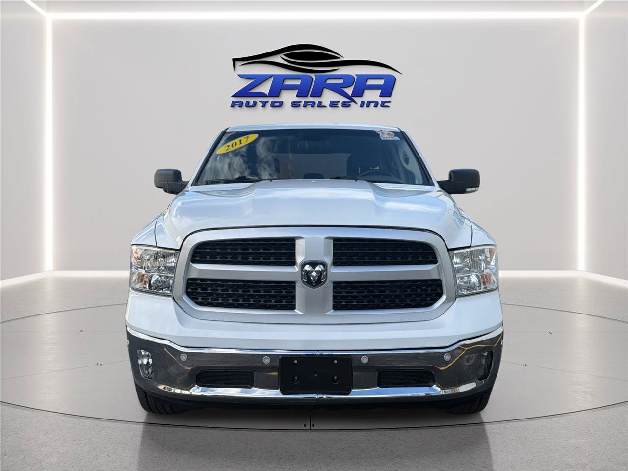 Used 2017 RAM 1500 Lone Star AWD/4WD image 2