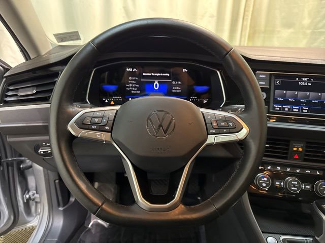 Certified 2023 Volkswagen Jetta SE w/ Panoramic Sunroof Package image 15