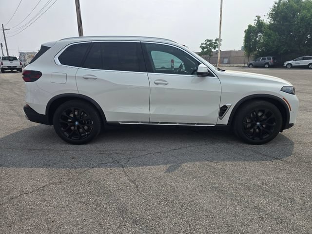 Used 2024 BMW X5 xDrive50e AWD/4WD image 3