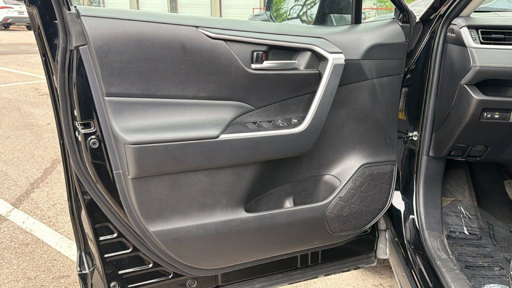 Certified 2025 Toyota RAV4 XLE FWD image 13