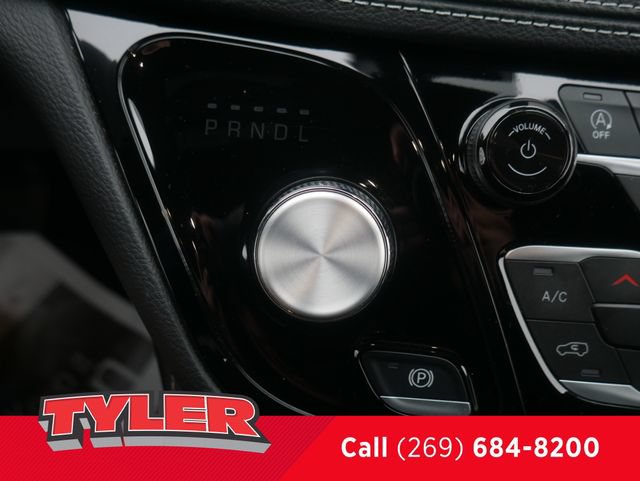 Used 2025 Chrysler Pacifica Limited FWD image 29