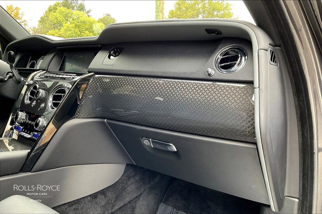 Certified 2022 Rolls-Royce Cullinan Black Badge w/ Dark Exterior Package image 15