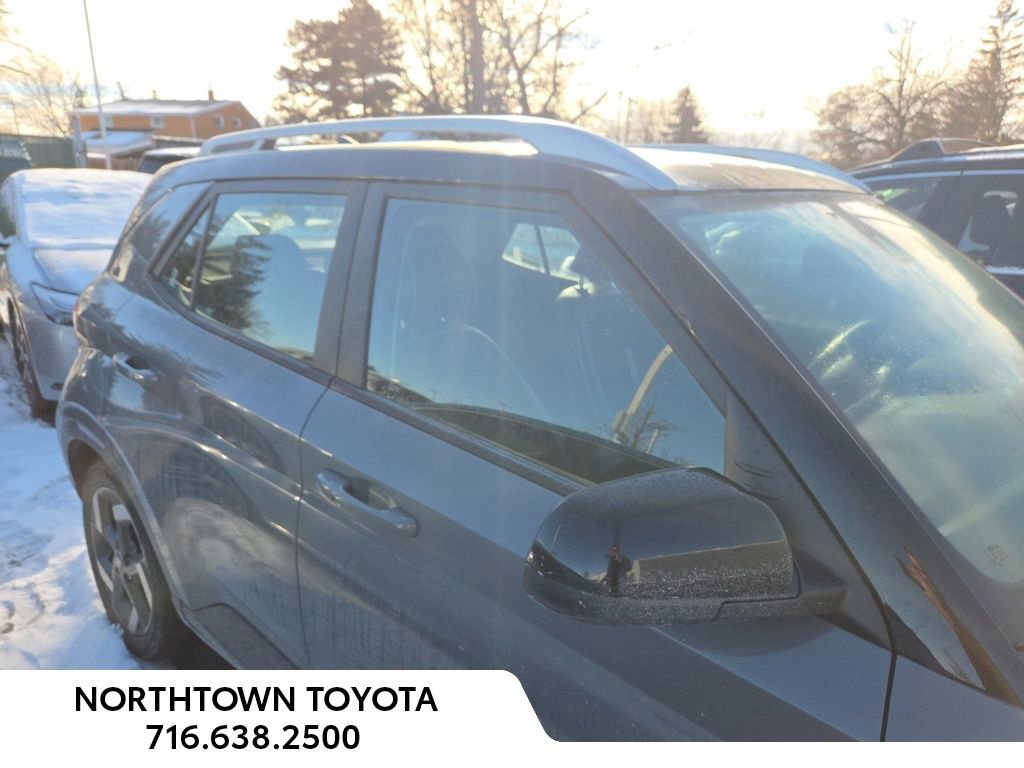 Used 2022 Hyundai Venue Limited w/ Cargo Package image 3