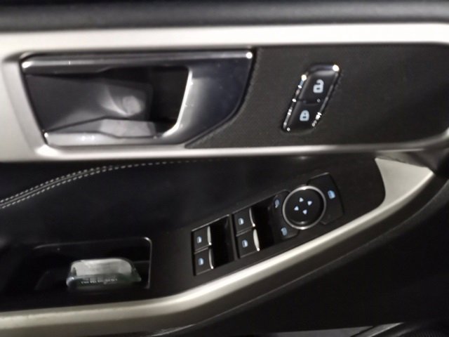 Used 2020 Ford Explorer XLT w/ Equipment Group 202A image 14