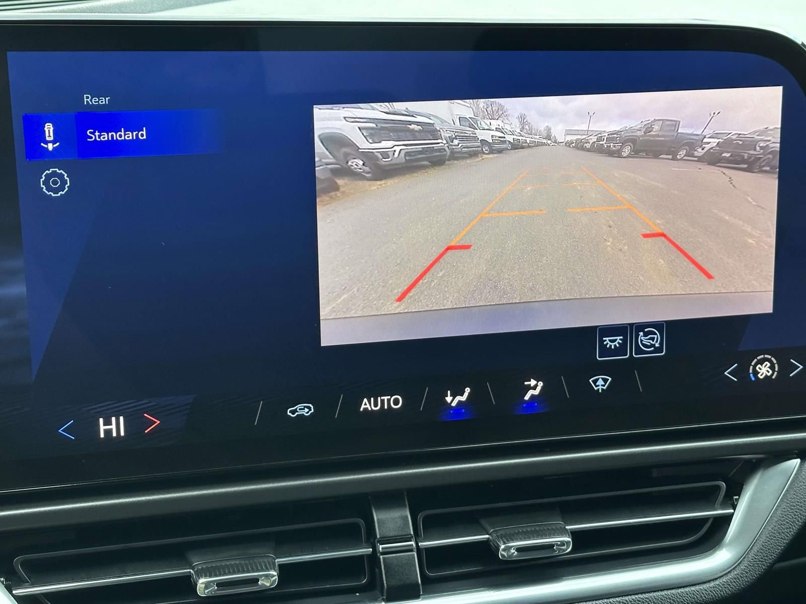 Used 2025 Chevrolet Equinox EV LT image 11