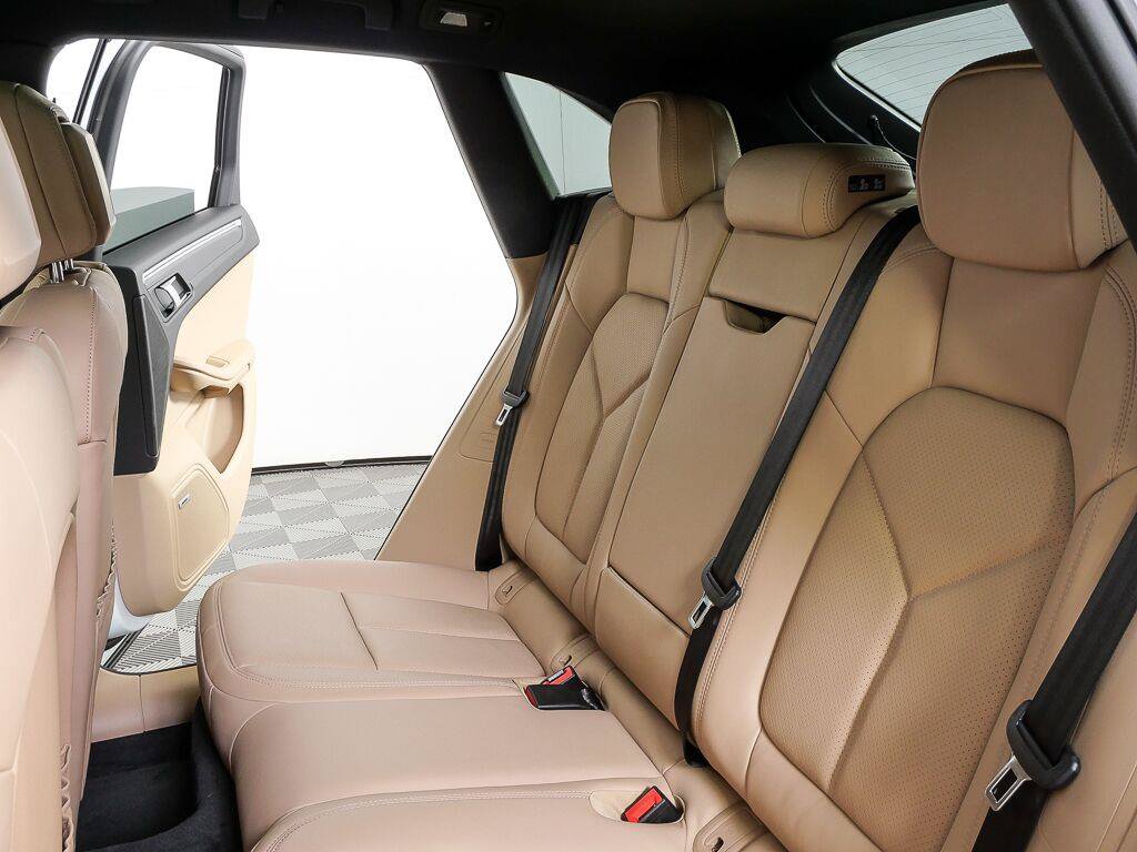 Certified 2026 Porsche Macan Turbo AWD/4WD image 21