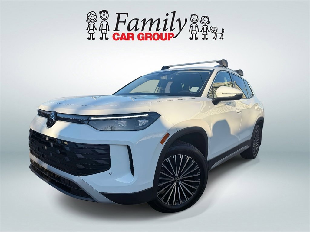 Used 2025 Volkswagen Tiguan S image 1