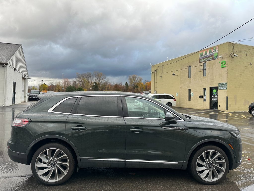 Used 2022 Lincoln Nautilus Reserve w/ Equipment Group 201A image 13
