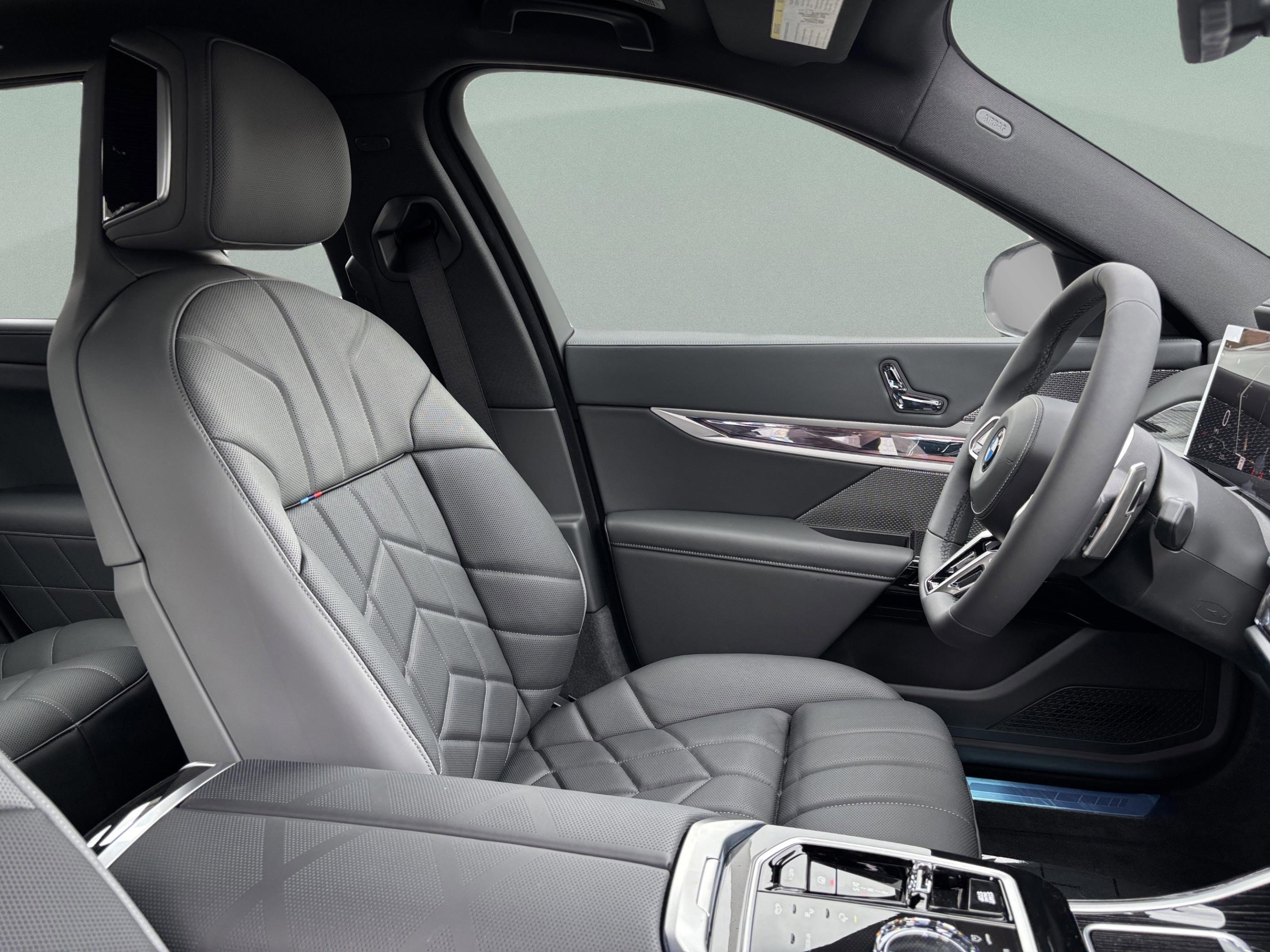 Used 2026 BMW 740i RWD image 19