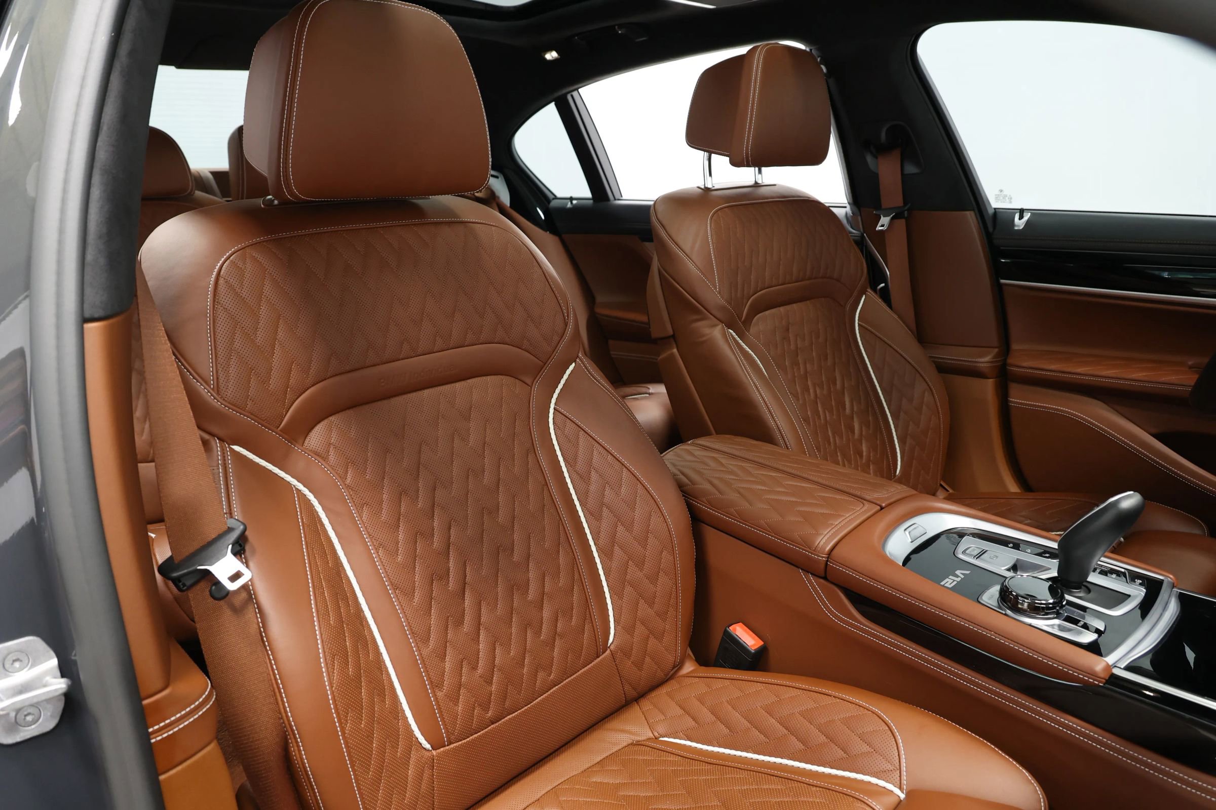 Used 2022 BMW M760i xDrive w/ Luxury Rear Seating Package image 95