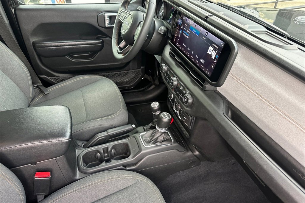 Used 2024 Jeep Wrangler Unlimited image 19