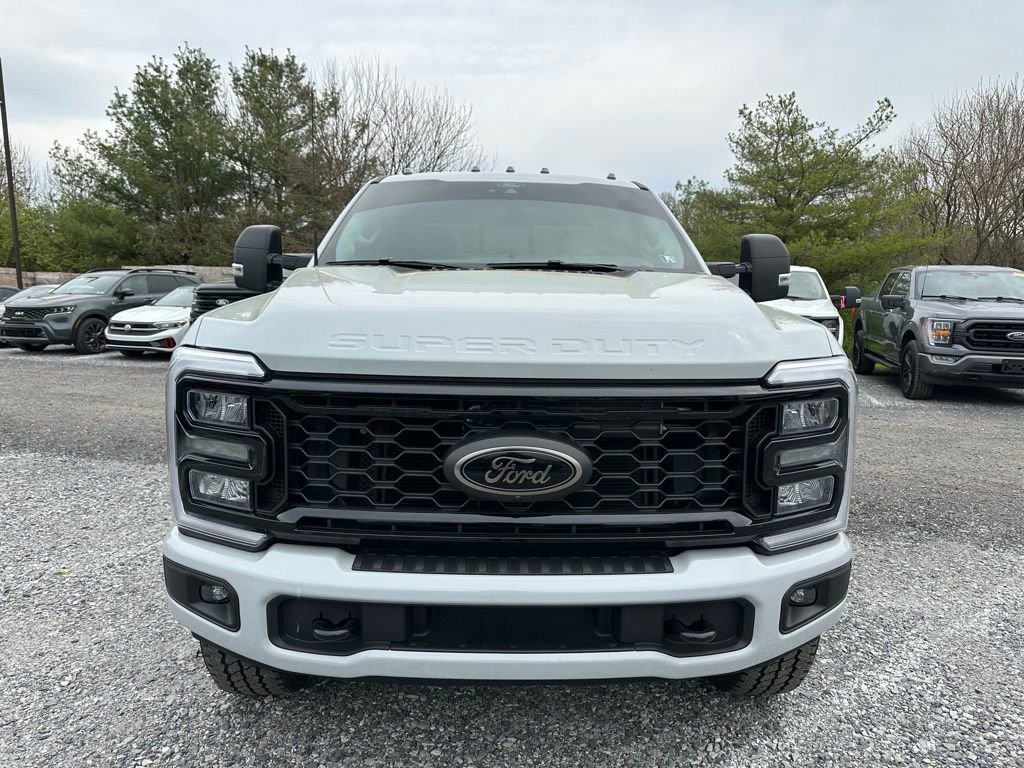 Used 2025 Ford F250 XLT w/ Black Appearance Package image 18