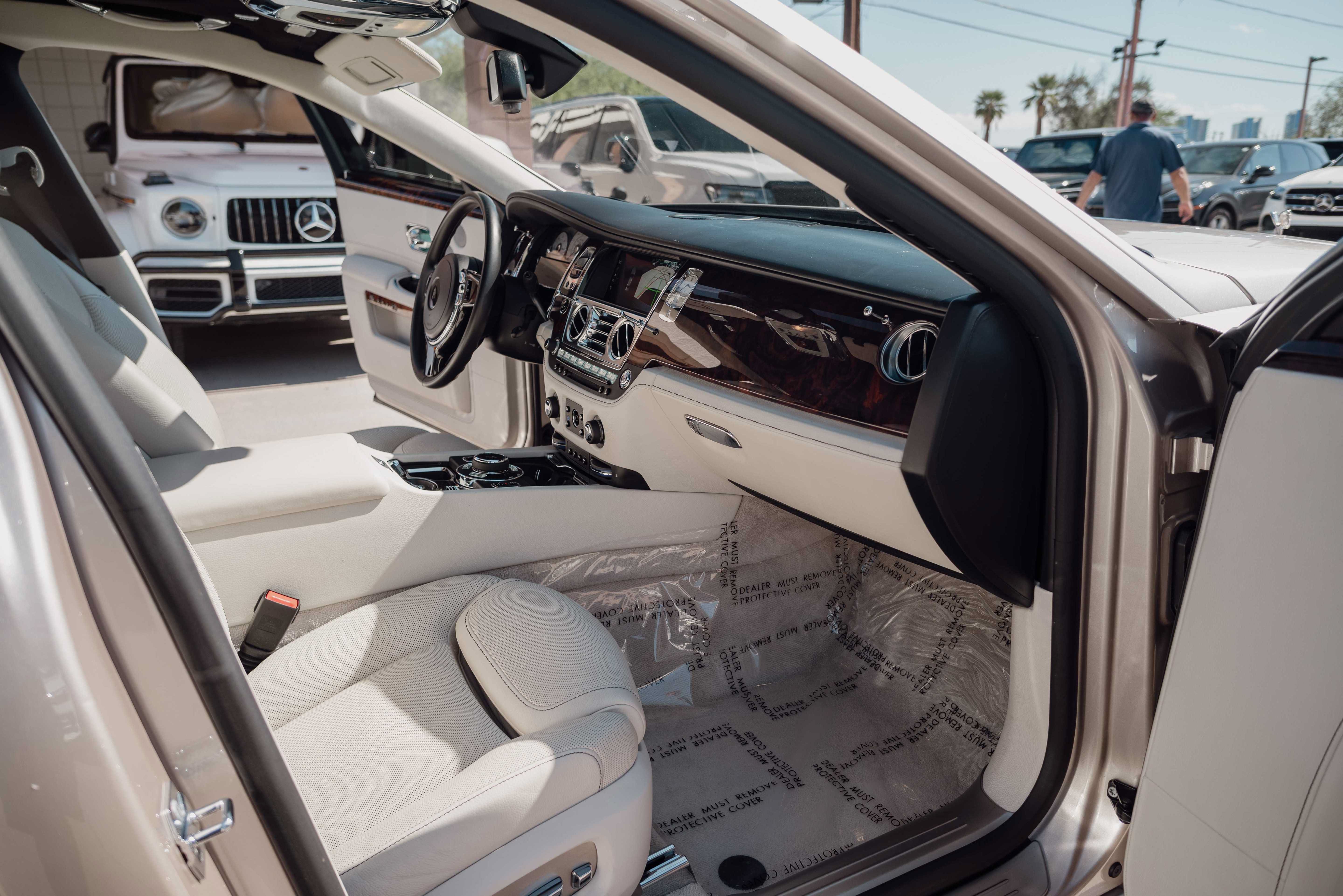 Used 2020 Rolls-Royce Ghost RWD image 17