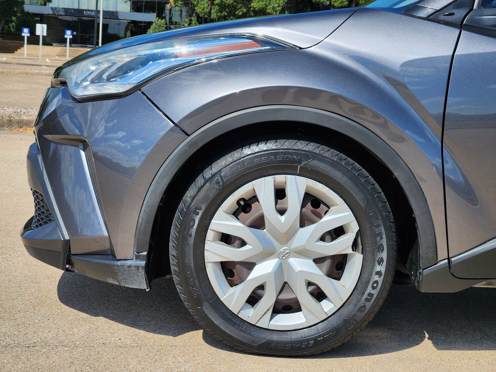 Used 2021 Toyota C-HR LE FWD image 7